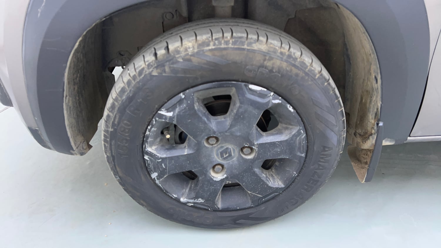 Used 2018 Renault Kwid CLIMBER 1.0 Petrol Manual tyres LEFT FRONT TYRE RIM VIEW