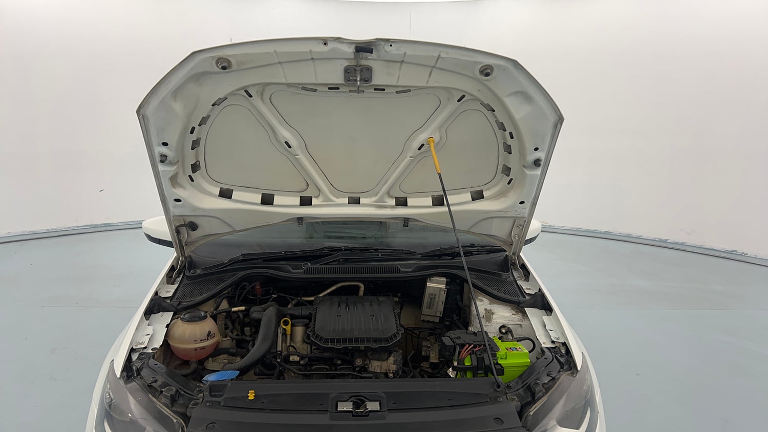 Used 2019 Volkswagen Polo Highline Plus 1.0 (P) Petrol Manual engine ENGINE & BONNET OPEN FRONT VIEW
