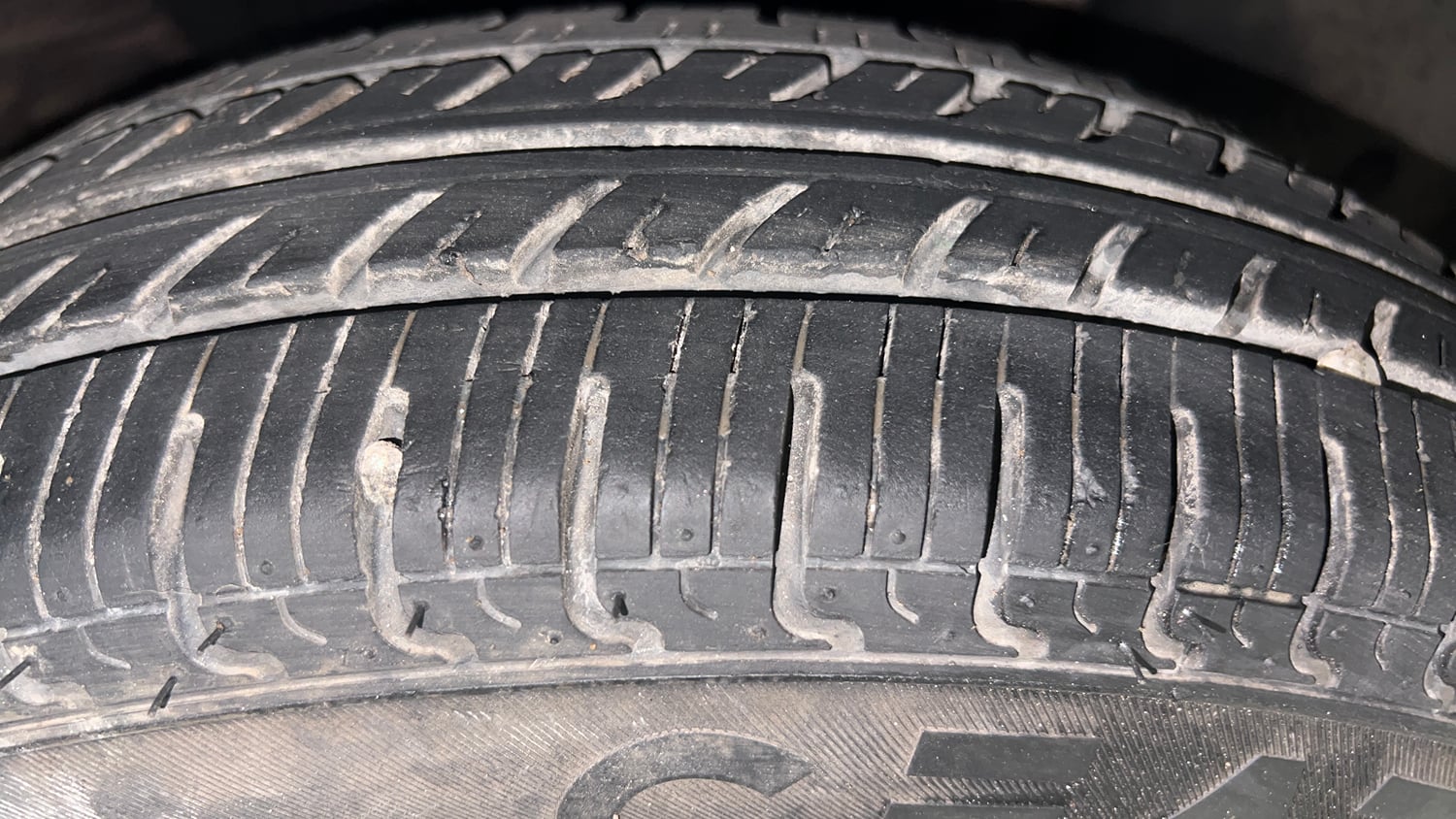 Used 2016 Renault Kwid RXT Petrol Manual tyres RIGHT FRONT TYRE TREAD VIEW