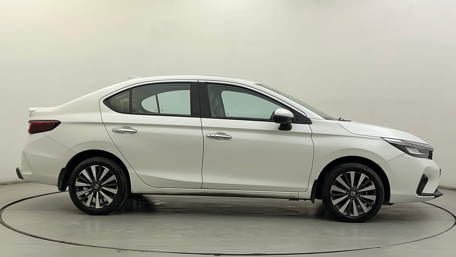 Used 2025 Honda City ZX Petrol CVT Petrol Automatic exterior RIGHT SIDE VIEW