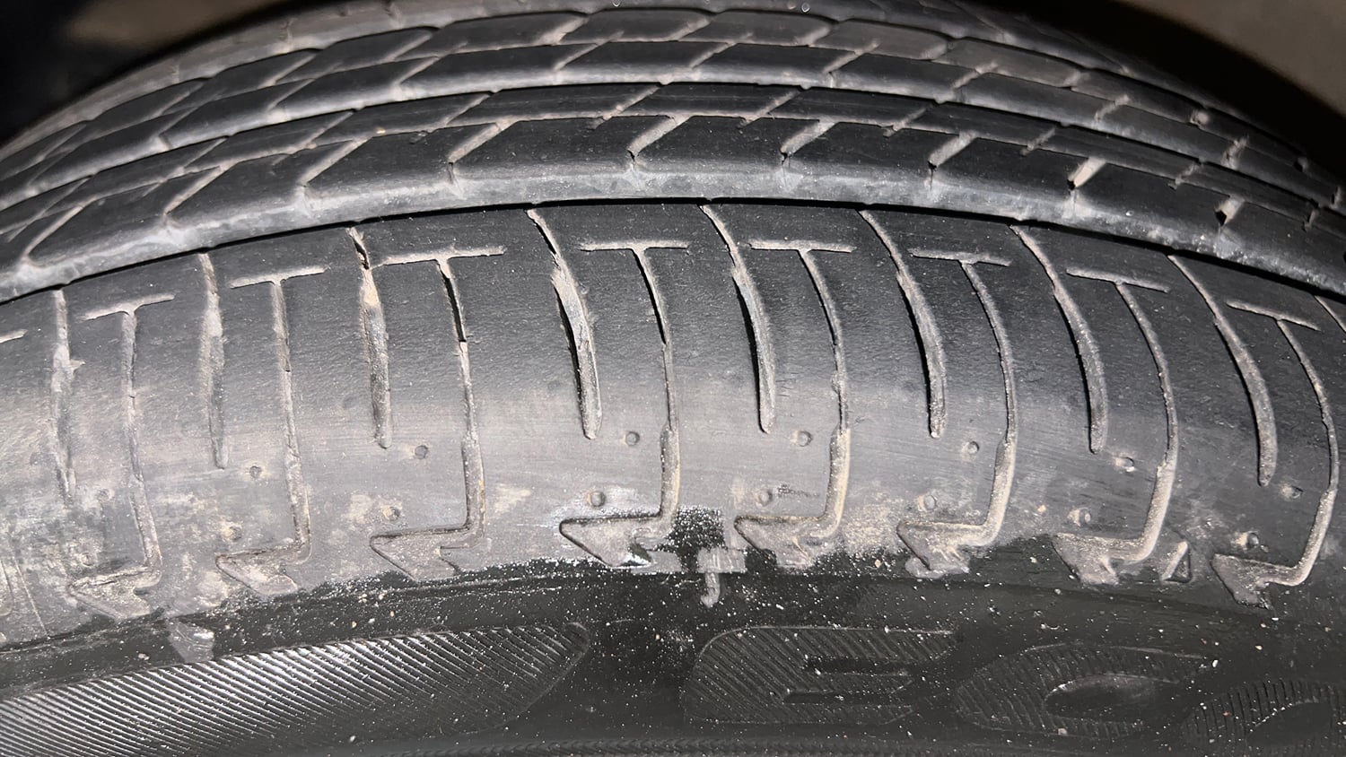 Used 2017 Maruti Suzuki Ignis Zeta 1.2 AMT Petrol Automatic tyres LEFT FRONT TYRE TREAD VIEW