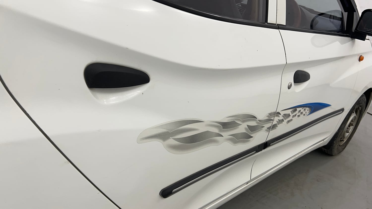 Used 2016 Hyundai Eon D-Lite + Petrol Manual dents MINOR SCRATCH