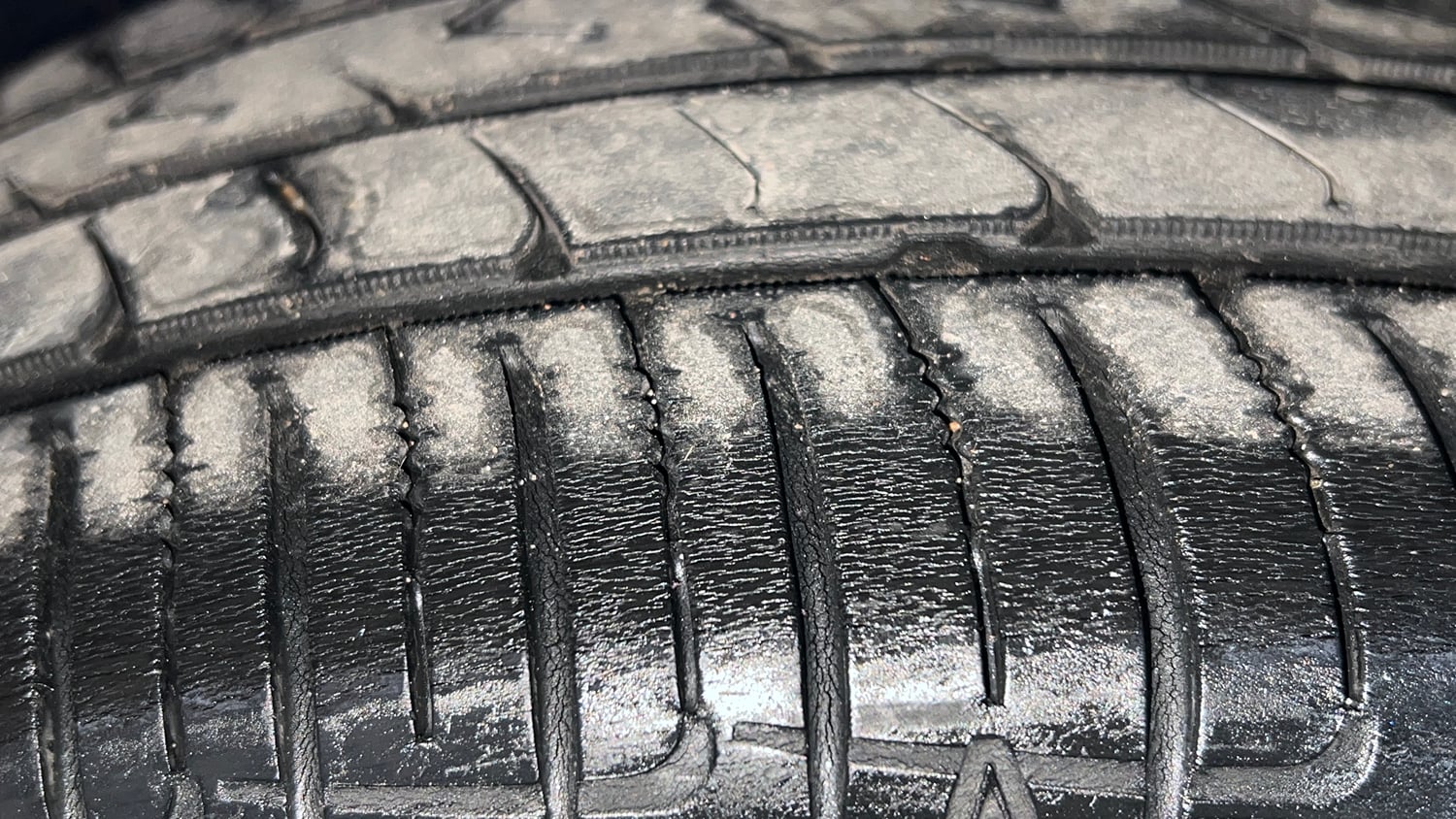 Used 2018 Maruti Suzuki Baleno Zeta 1.2 Petrol Manual tyres RIGHT REAR TYRE TREAD VIEW