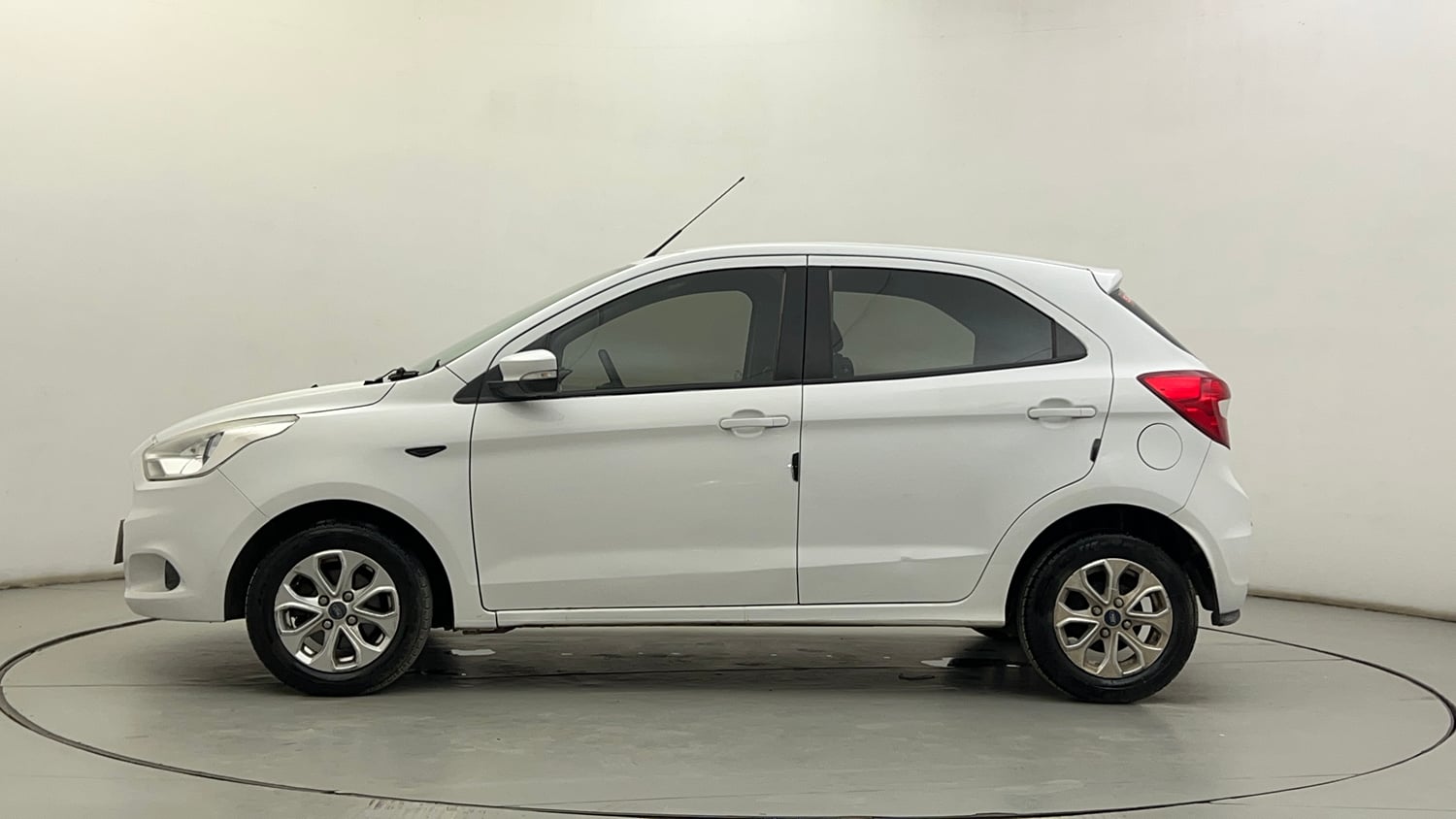 Used 2018 Ford Figo Titanium 1.2 Ti-VCT Petrol Manual exterior LEFT SIDE VIEW