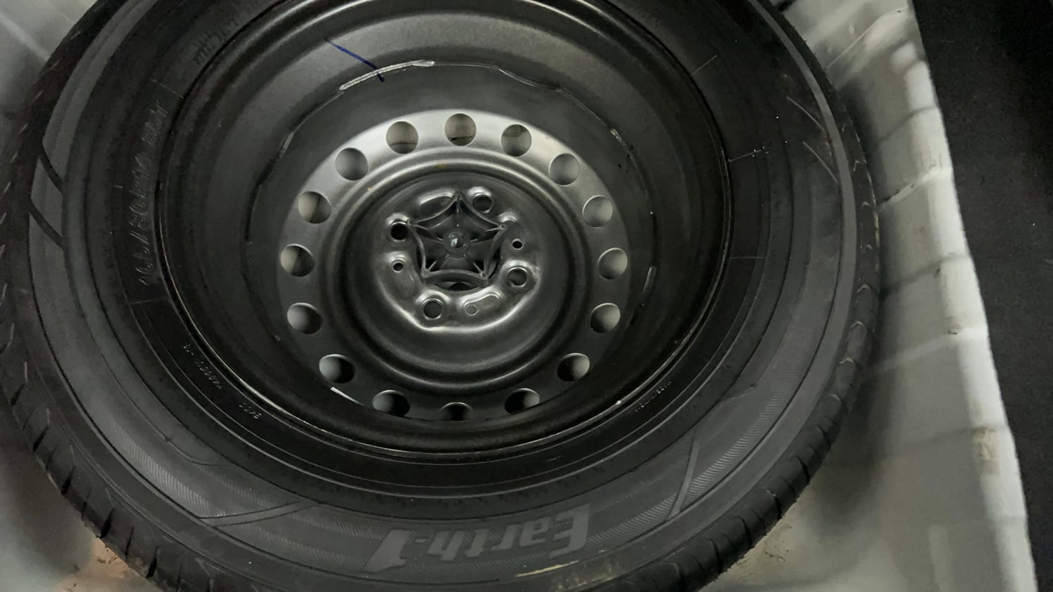 Used 2022 Tata Altroz XZ Plus Petrol+CNG (Outside Fitted) Cng Manual tyres SPARE TYRE VIEW
