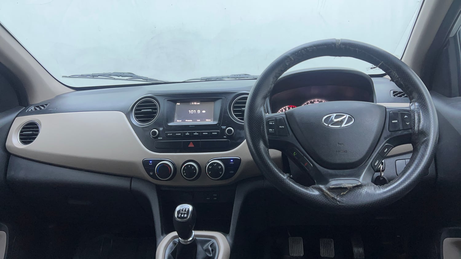 Used 2017 Hyundai Grand i10 Sportz 1.2 Kappa VTVT Petrol Manual interior DASHBOARD VIEW