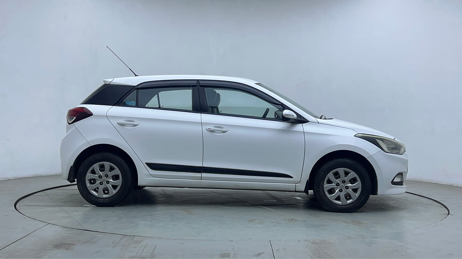 Used 2015 Hyundai Elite i20 Sportz 1.2 Petrol Manual exterior RIGHT SIDE VIEW