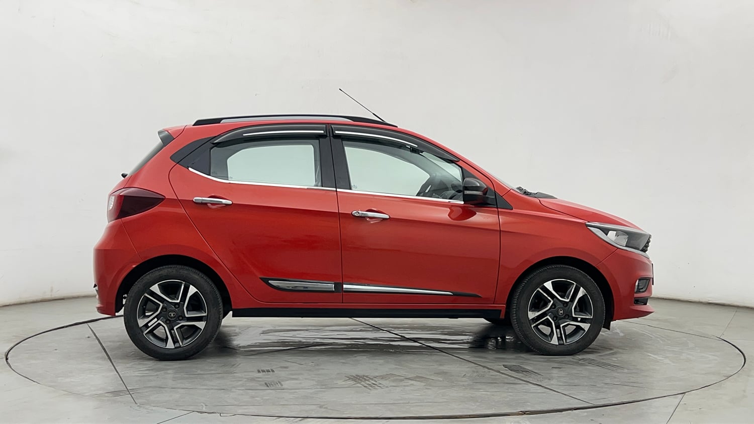 Used 2021 Tata Tiago XZ Plus Petrol Manual exterior RIGHT SIDE VIEW