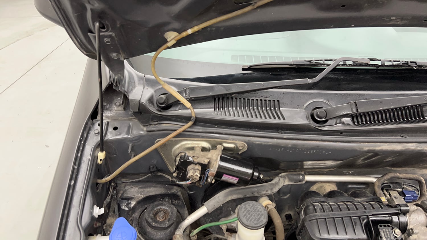 Used 2018 Maruti Suzuki Alto 800 VXi Petrol Manual engine ENGINE RIGHT SIDE HINGE & APRON VIEW