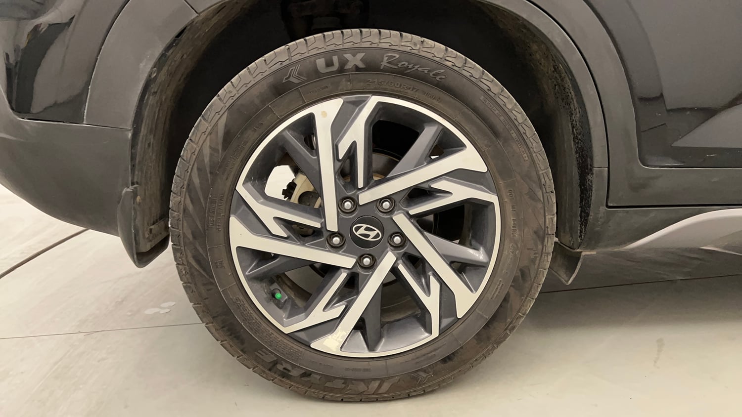 Used 2024 Hyundai Creta 1.5 MPi Petrol IVT SX(O) Petrol Automatic tyres RIGHT REAR TYRE RIM VIEW