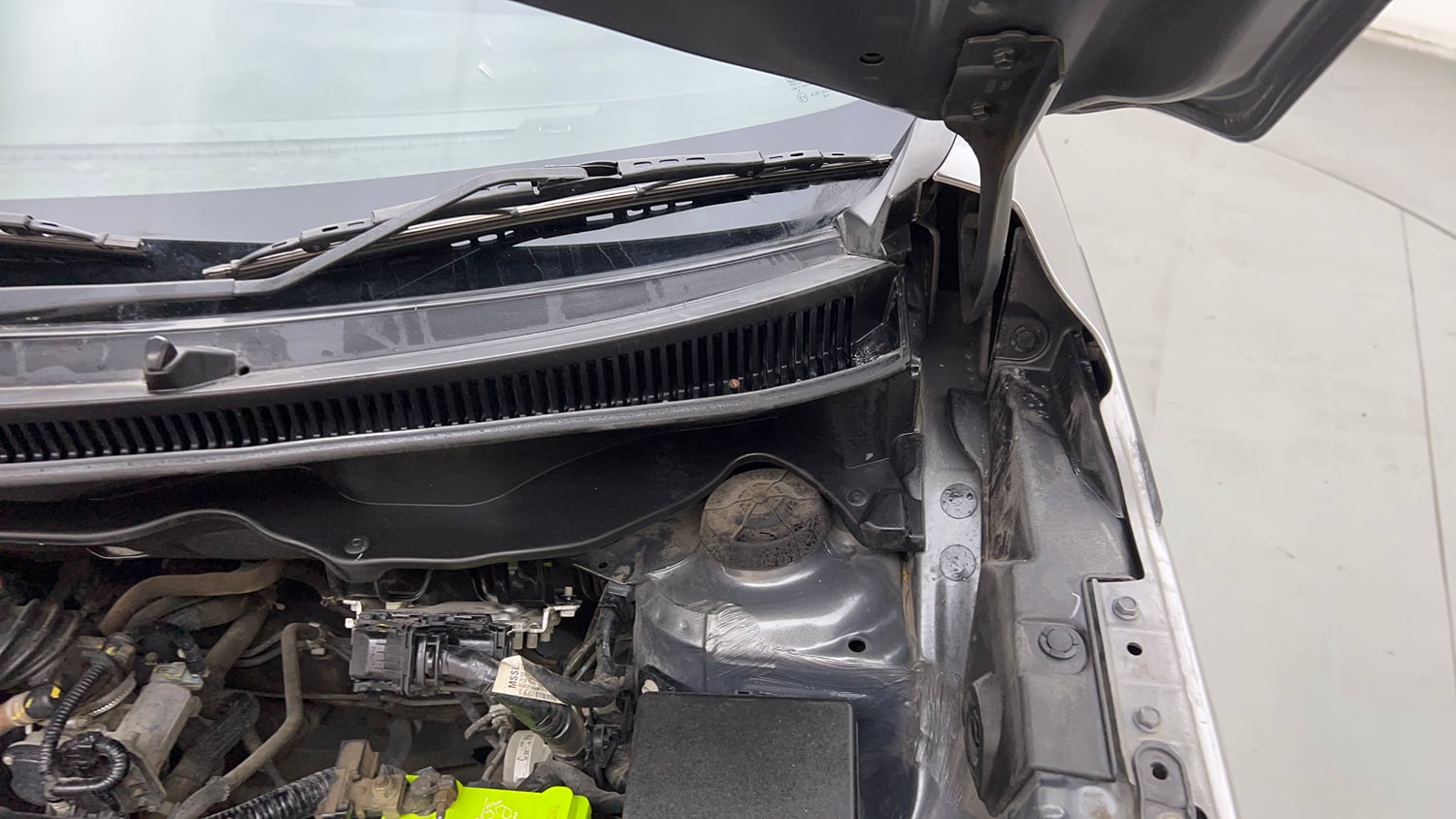 Used 2019 Maruti Suzuki XL6 Alpha AT Petrol Petrol Automatic engine ENGINE LEFT SIDE HINGE & APRON VIEW