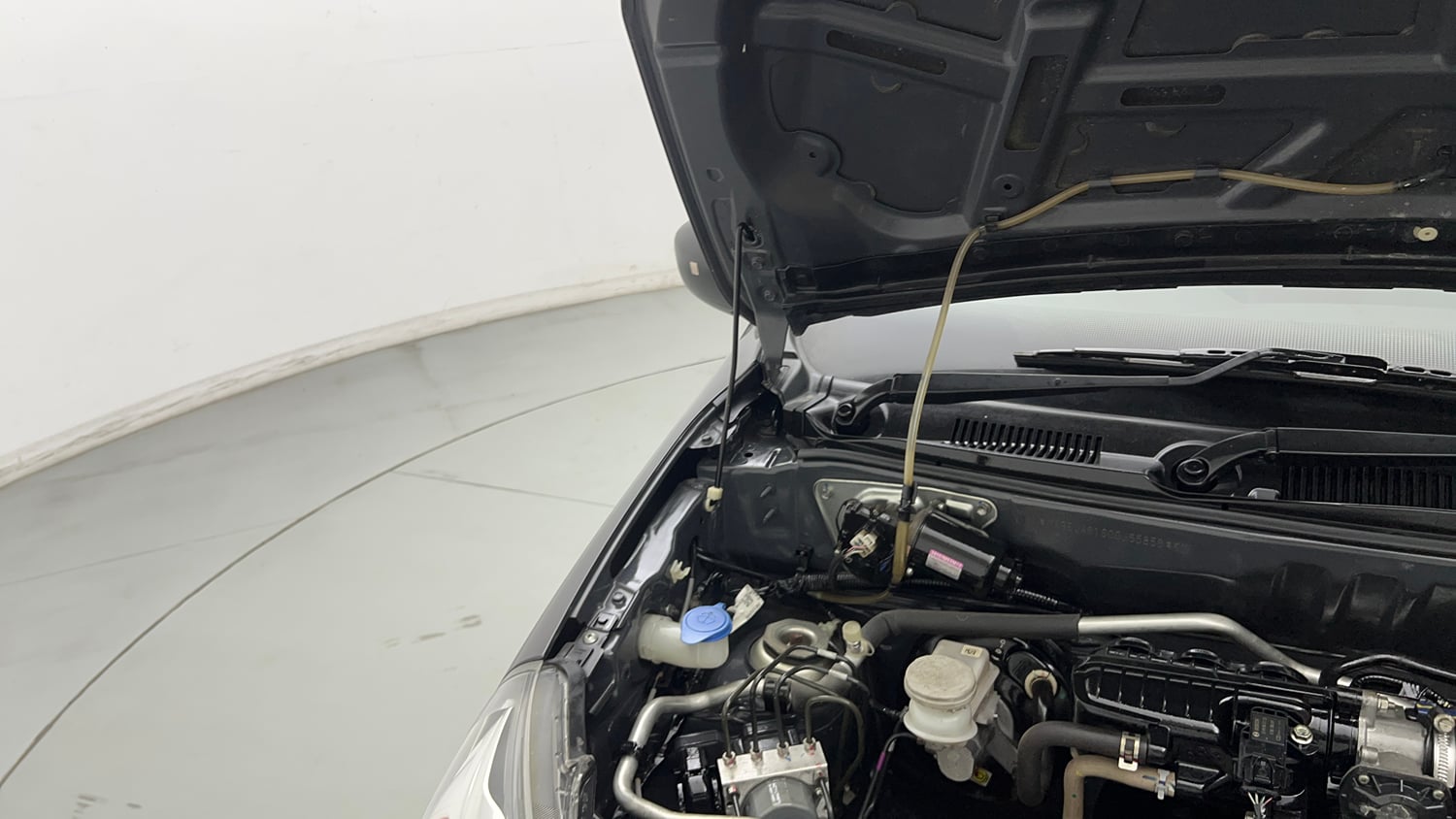 Used 2021 Maruti Suzuki Alto 800 VXi Petrol Manual engine ENGINE RIGHT SIDE HINGE & APRON VIEW