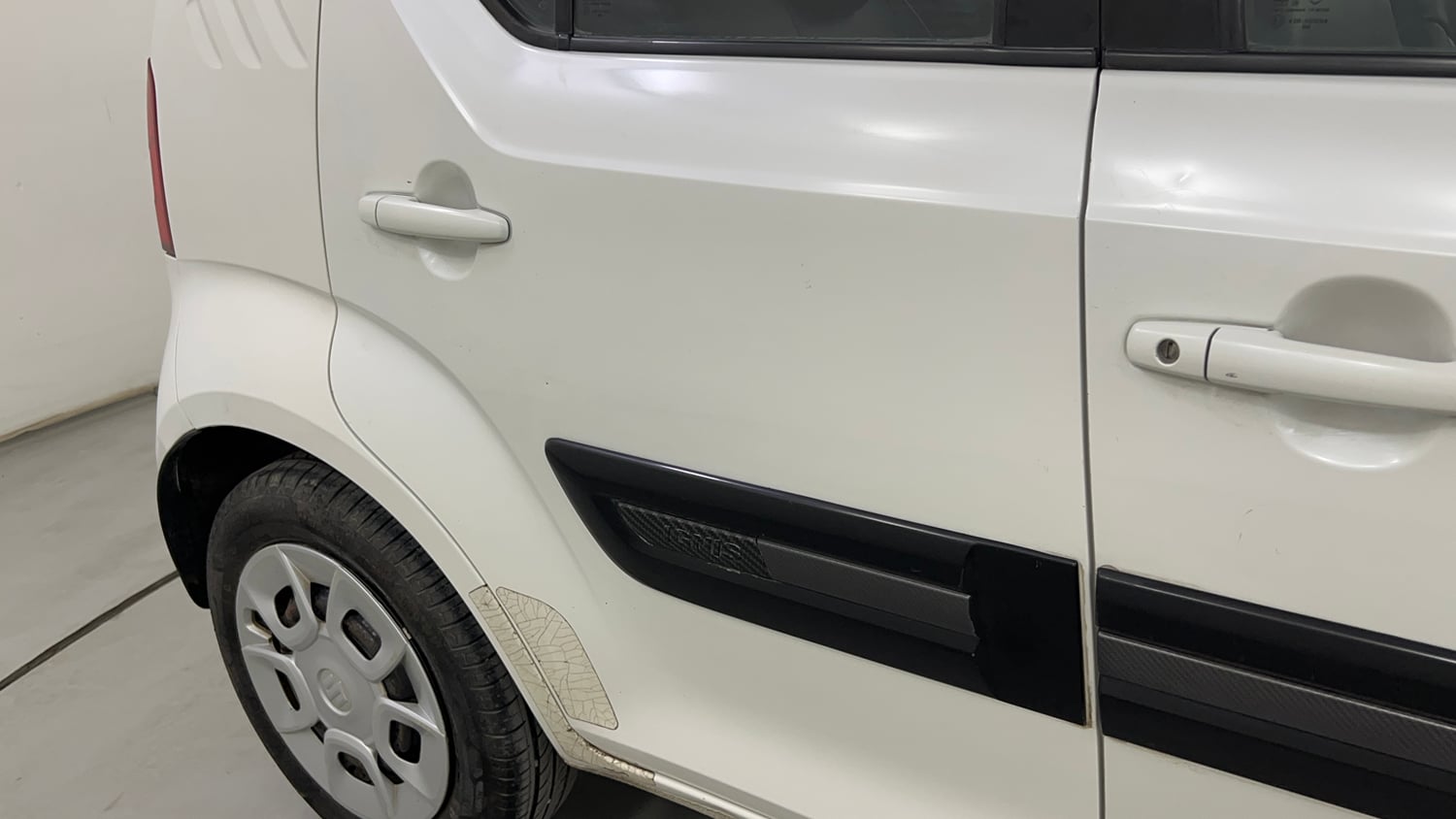 Used 2017 Maruti Suzuki Ignis Delta 1.2 MT Petrol Manual dents MINOR SCRATCH