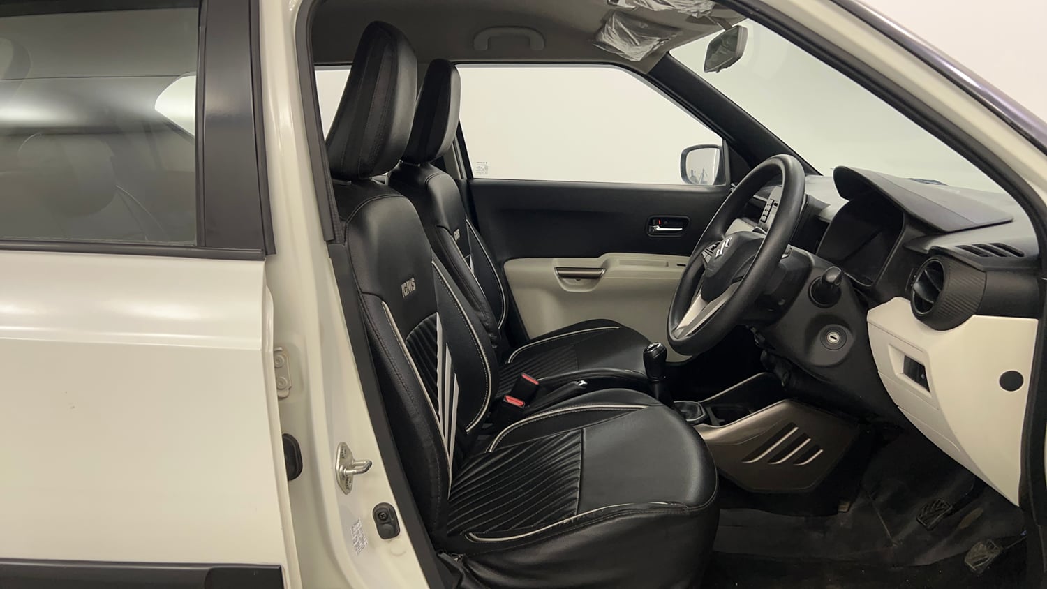 Used 2017 Maruti Suzuki Ignis Delta 1.2 MT Petrol Manual interior RIGHT SIDE FRONT DOOR CABIN VIEW