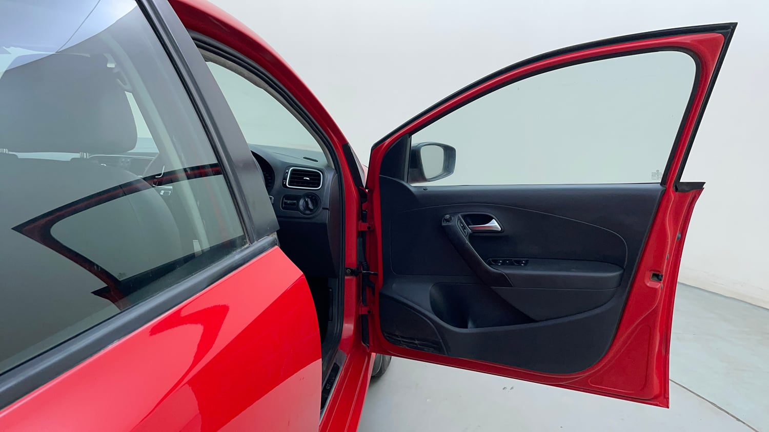 Used 2015 Volkswagen Polo GT TDI Diesel Manual interior RIGHT FRONT DOOR OPEN VIEW