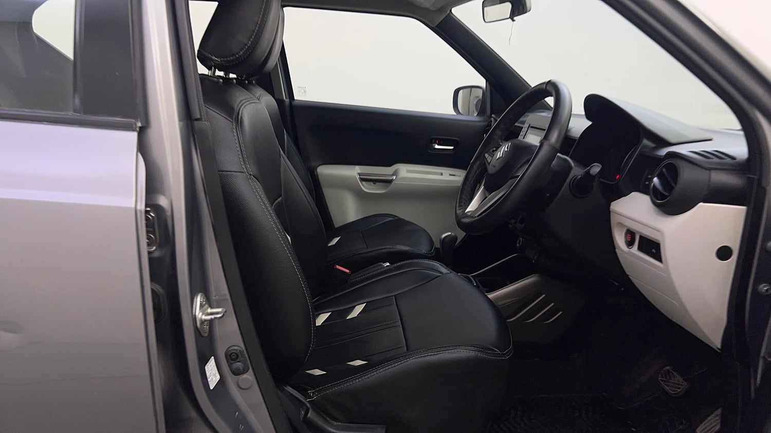 Used 2017 Maruti Suzuki Ignis Zeta 1.2 AMT Petrol Automatic interior RIGHT SIDE FRONT DOOR CABIN VIEW