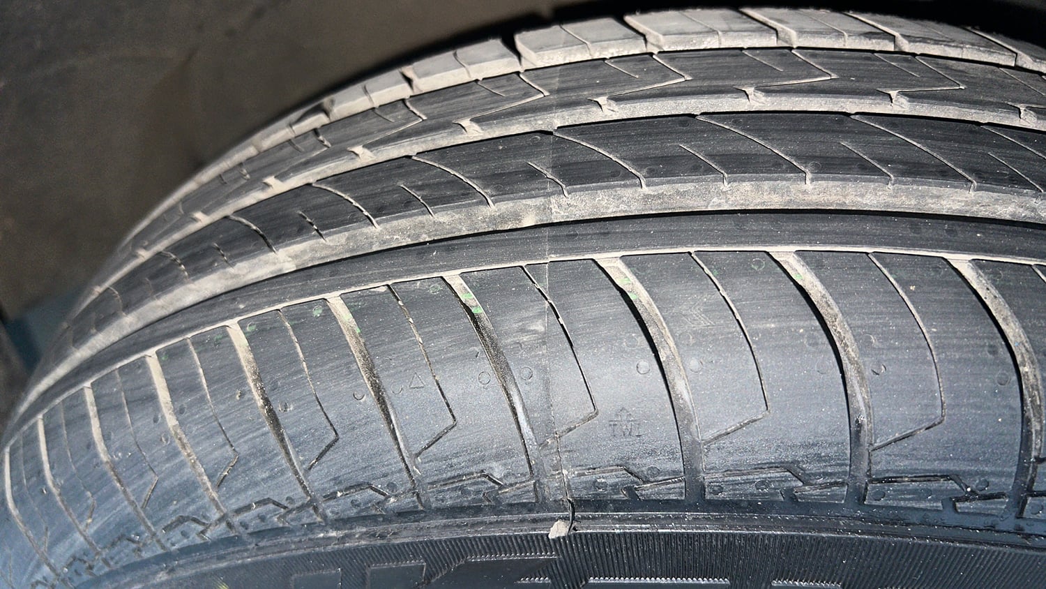 Used 2015 Maruti Suzuki Swift VXi Petrol Manual tyres RIGHT FRONT TYRE TREAD VIEW