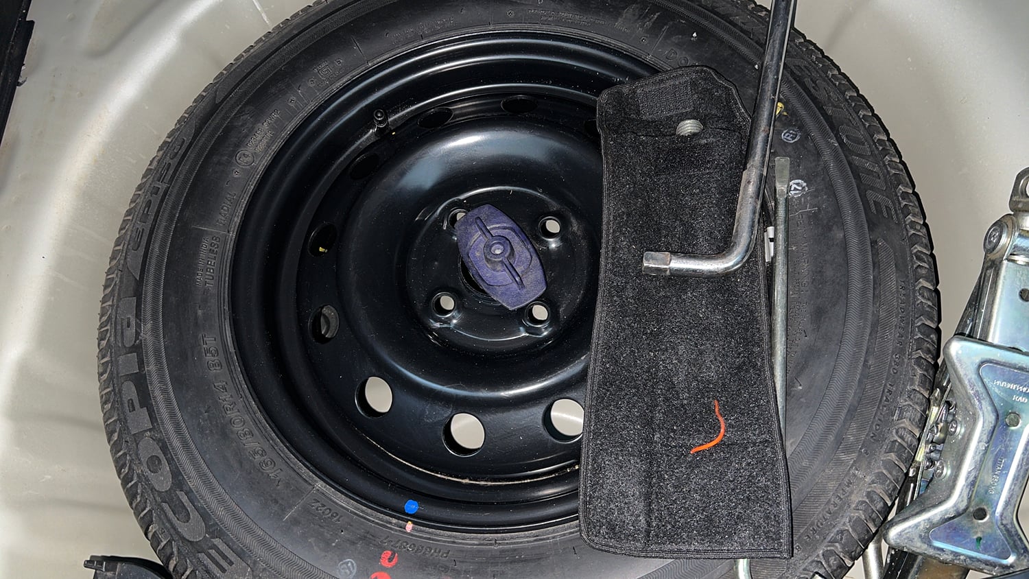 Used 2021 Maruti Suzuki Swift VXi Petrol Manual tyres SPARE TYRE VIEW