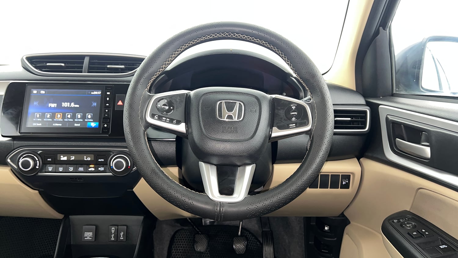 Used 2024 honda Amaze 2nd Generation VX 1.2 Petrol MT Petrol Manual interior STEERING VIEW