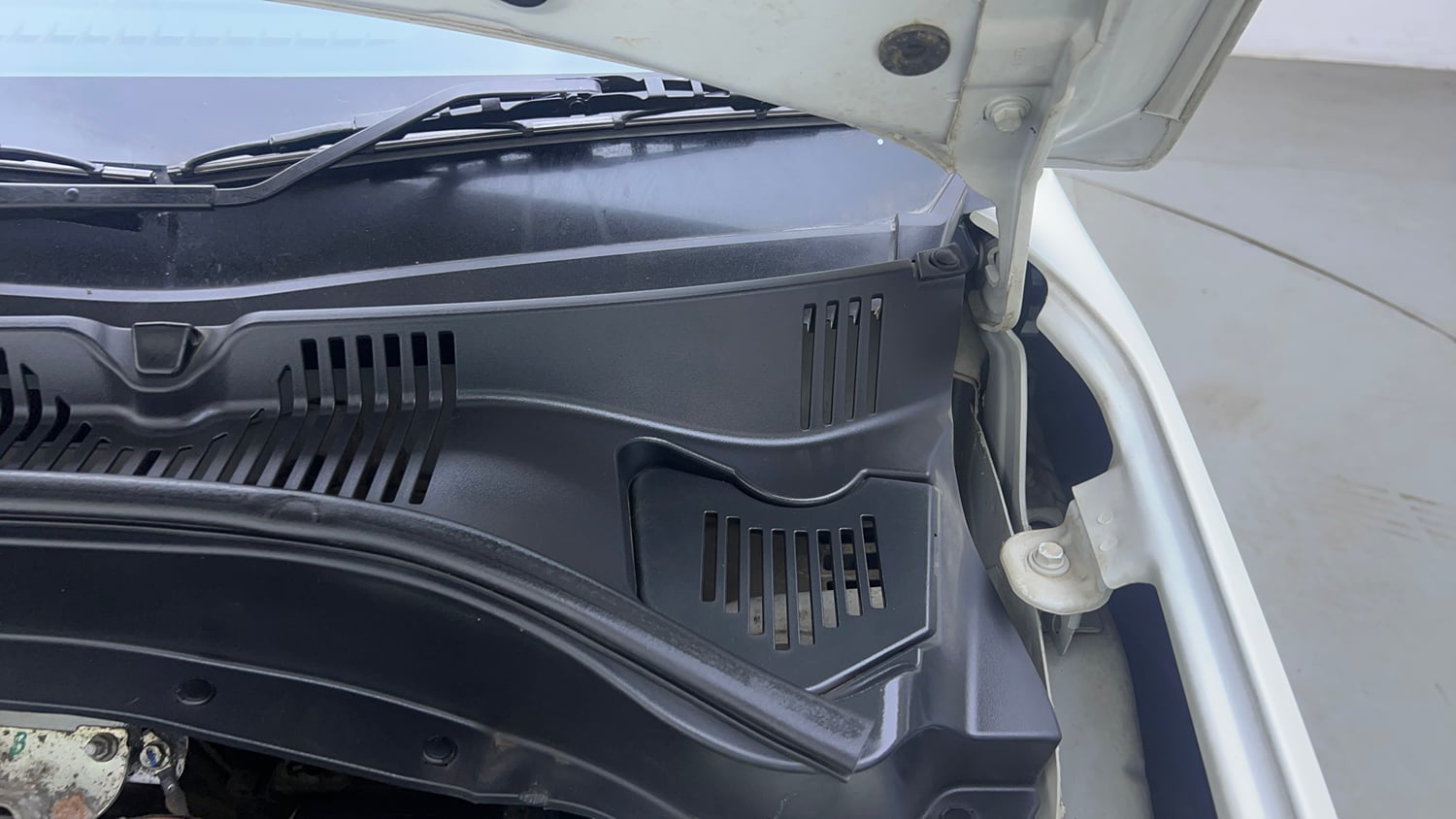 Used 2023 Tata Punch Creative AMT Petrol Automatic engine ENGINE LEFT SIDE HINGE & APRON VIEW