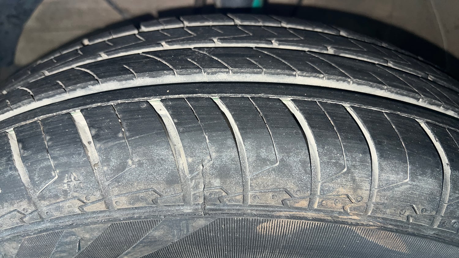 Used 2022 Maruti Suzuki Swift LXi Petrol Manual tyres LEFT FRONT TYRE TREAD VIEW