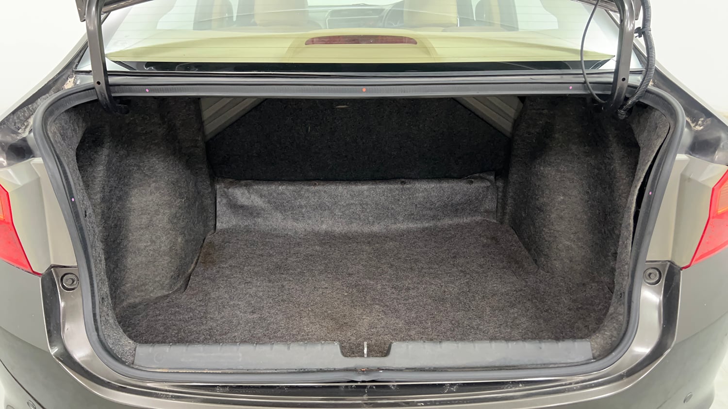 Used 2014 Honda City VX CVT Petrol Automatic interior DICKY INSIDE VIEW