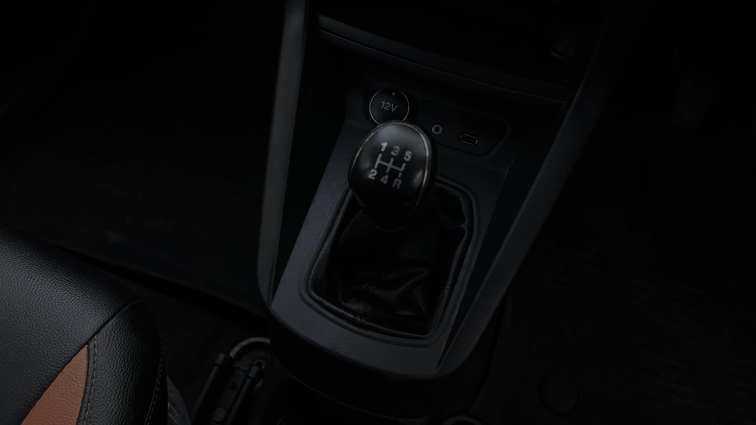 Used 2019 Ford Freestyle Trend Plus 1.2 Ti-VCT Petrol Manual interior GEAR  KNOB VIEW