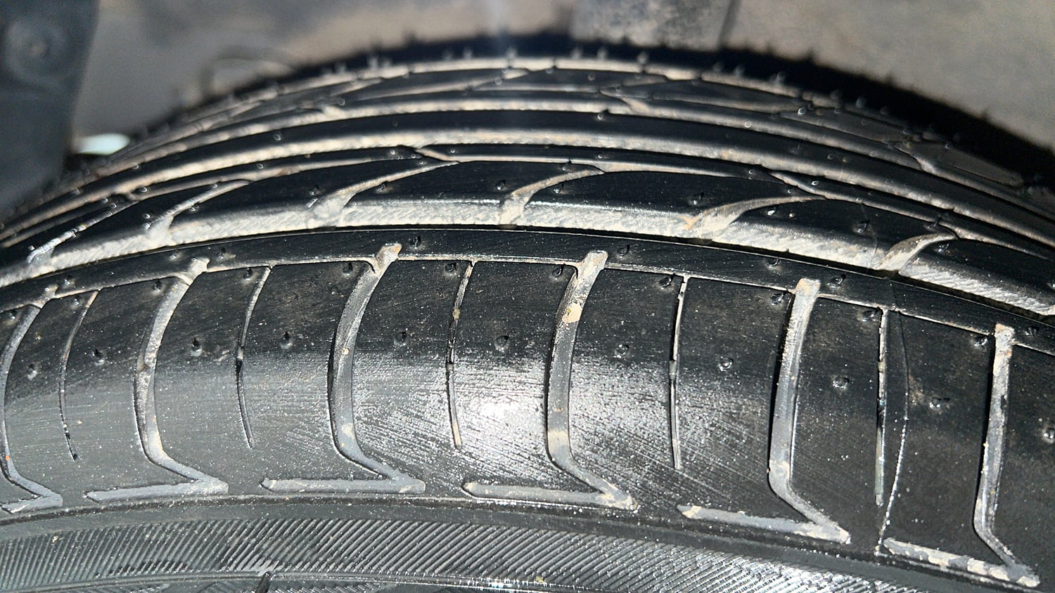 Used 2015 Hyundai Grand i10 Sportz 1.2 Kappa VTVT Petrol Manual tyres RIGHT REAR TYRE TREAD VIEW