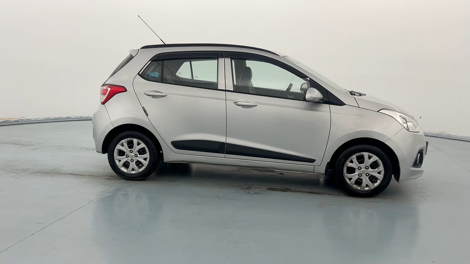 Used 2016 Hyundai Grand i10 Sportz 1.2 Kappa VTVT Petrol Manual exterior RIGHT SIDE VIEW