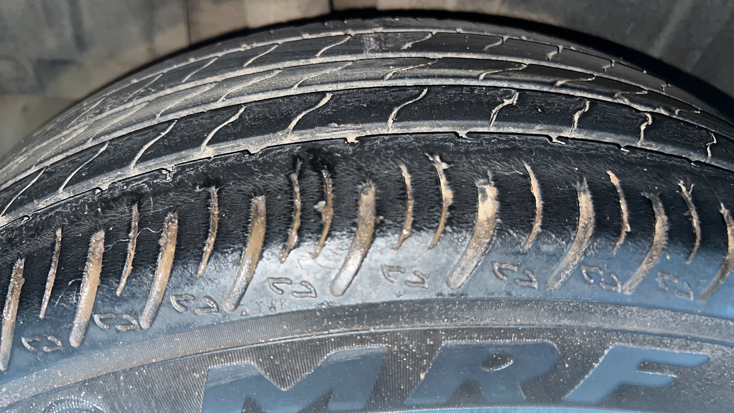 Used 2023 Maruti Suzuki XL6 Alpha Plus MT Petrol Petrol Manual tyres RIGHT REAR TYRE TREAD VIEW