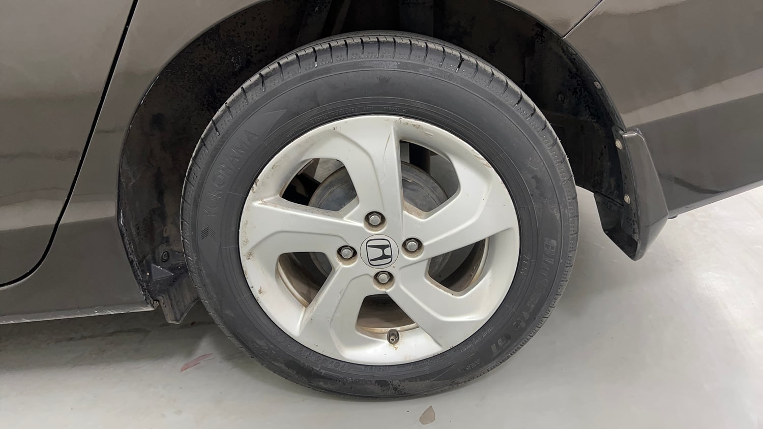 Used 2014 Honda City VX CVT Petrol Automatic tyres LEFT REAR TYRE RIM VIEW