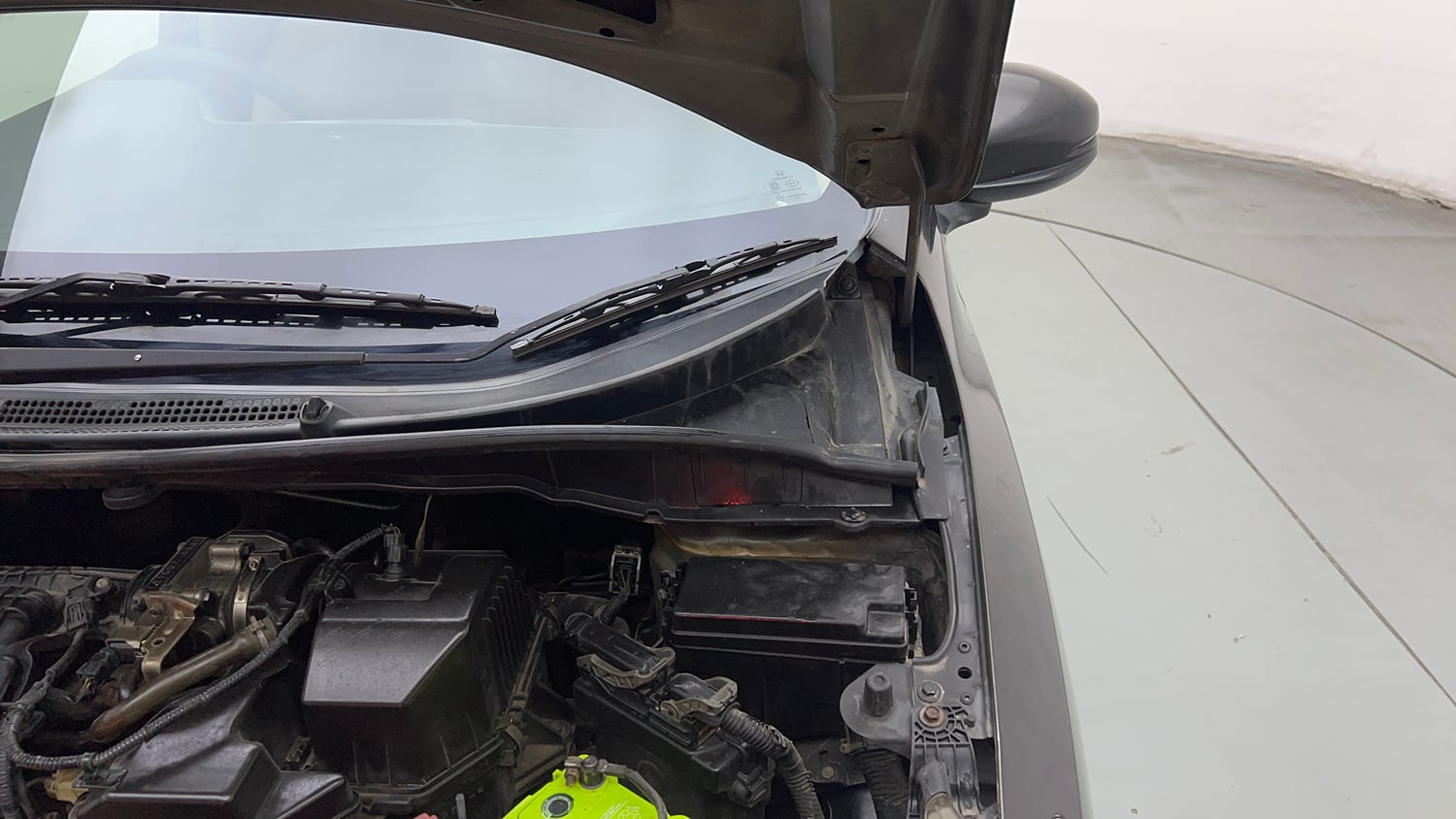 Used 2015 Honda City VX CVT Petrol Automatic engine ENGINE LEFT SIDE HINGE & APRON VIEW