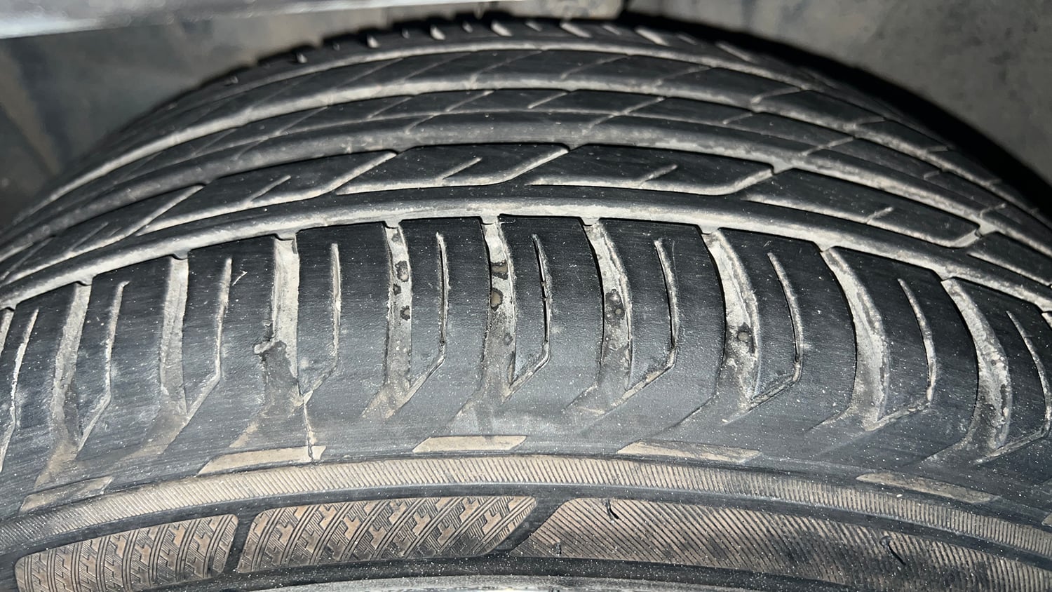 Used 2022 Jeep Compass Limited (O) 2.0 Diesel Diesel Manual tyres LEFT FRONT TYRE TREAD VIEW
