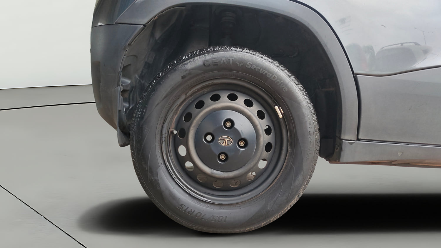 Used 2023 Tata Punch Pure MT Petrol Manual tyres RIGHT REAR TYRE RIM VIEW