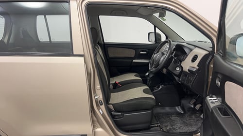 Used 2013 Maruti Suzuki Wagon R VXI Petrol Manual interior RIGHT SIDE FRONT DOOR CABIN VIEW