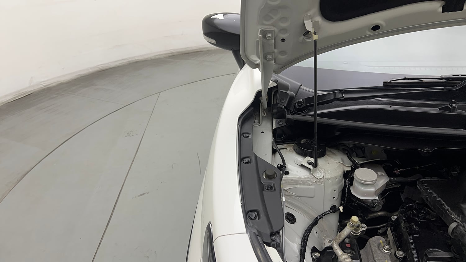 Used 2023 Maruti Suzuki Fronx Delta Plus 1.2L MT Petrol Manual engine ENGINE RIGHT SIDE HINGE & APRON VIEW