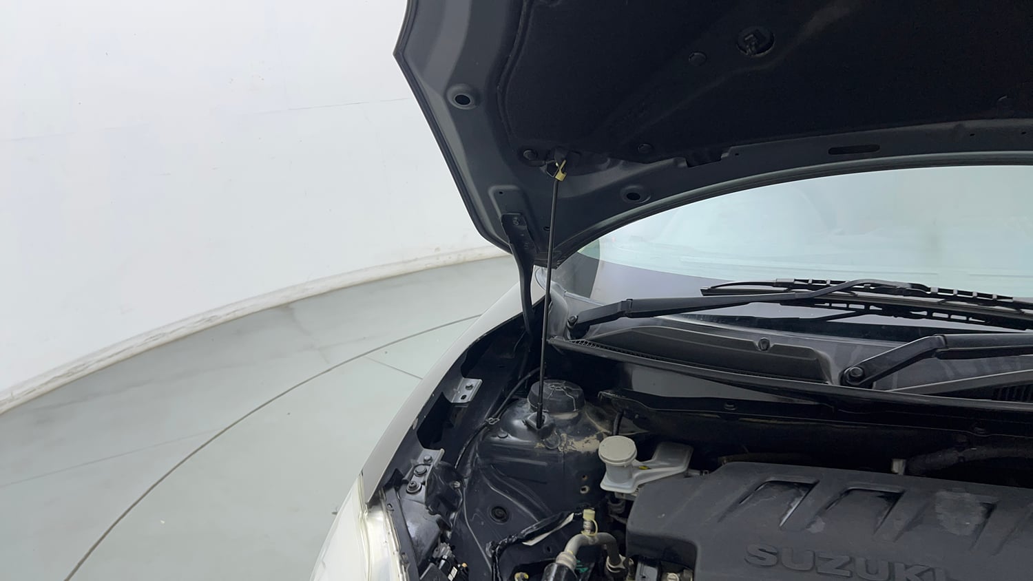 Used 2018 Maruti Suzuki Dzire VDi Diesel Manual engine ENGINE RIGHT SIDE HINGE & APRON VIEW
