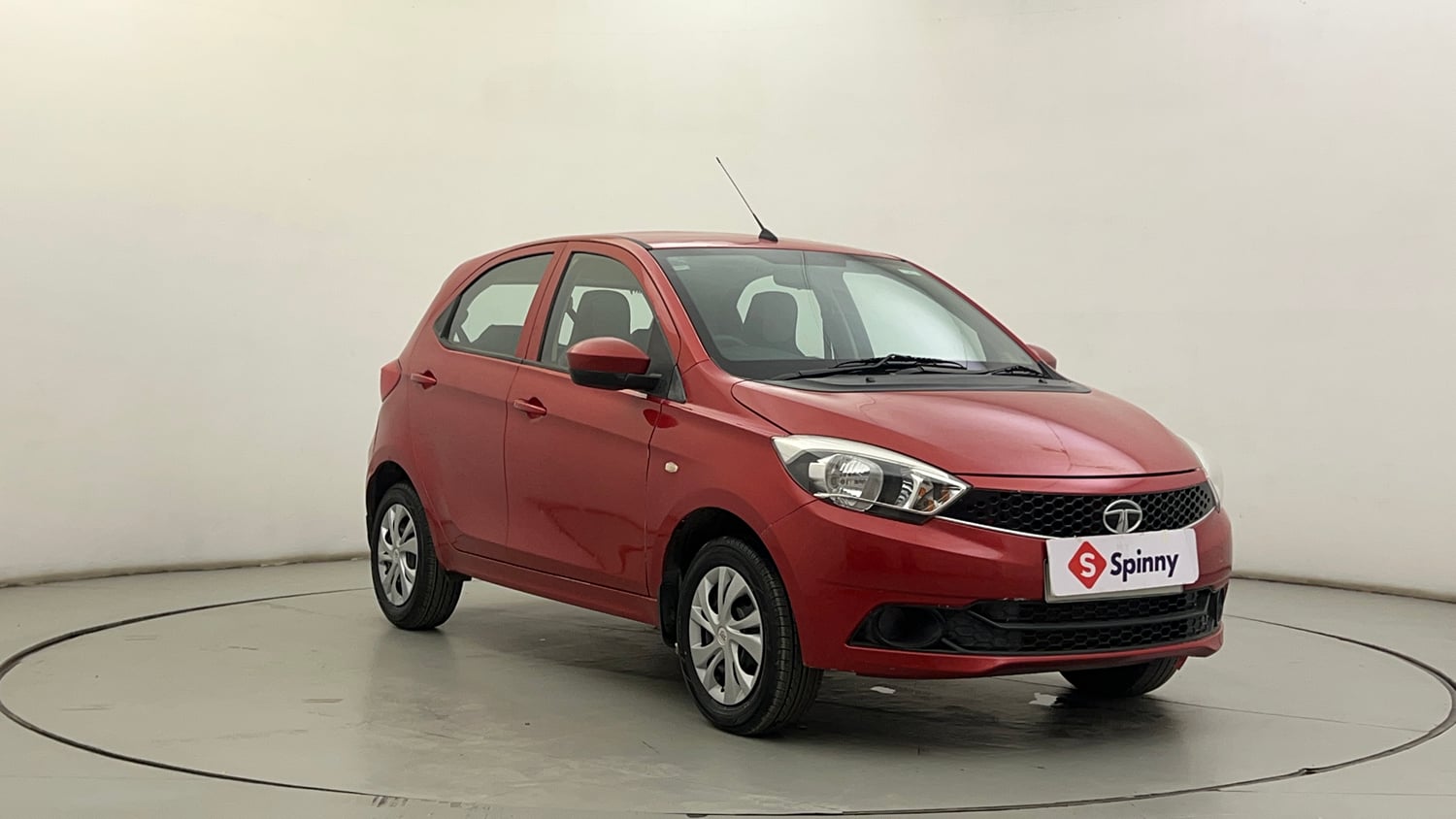 Used 2017 Tata Tiago Revotron XTA Petrol Automatic exterior RIGHT FRONT CORNER VIEW