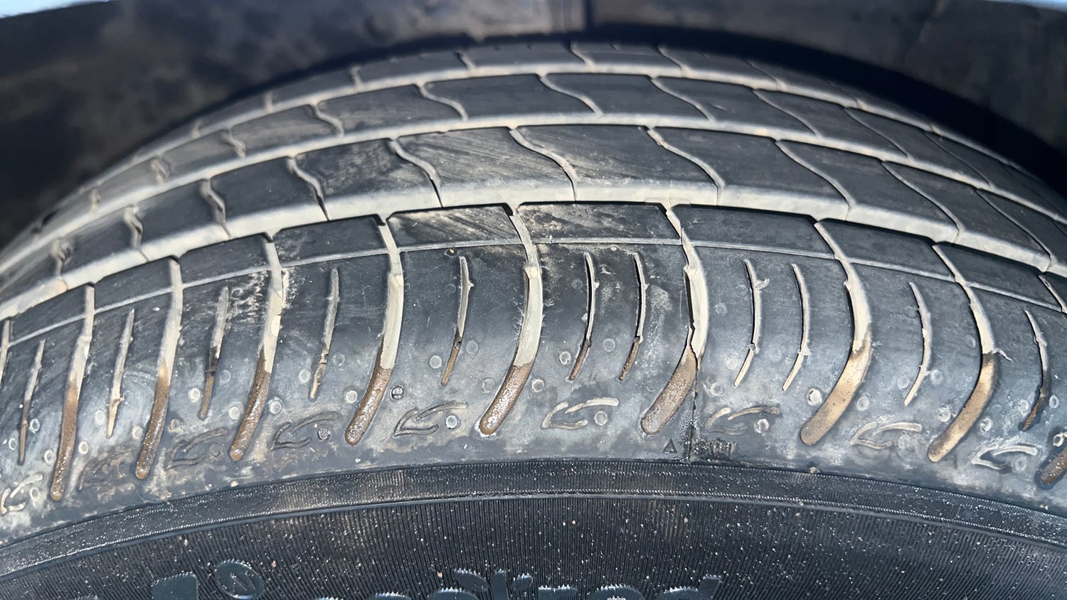 Used 2013 Maruti Suzuki Ertiga Vxi Petrol Manual tyres RIGHT FRONT TYRE TREAD VIEW