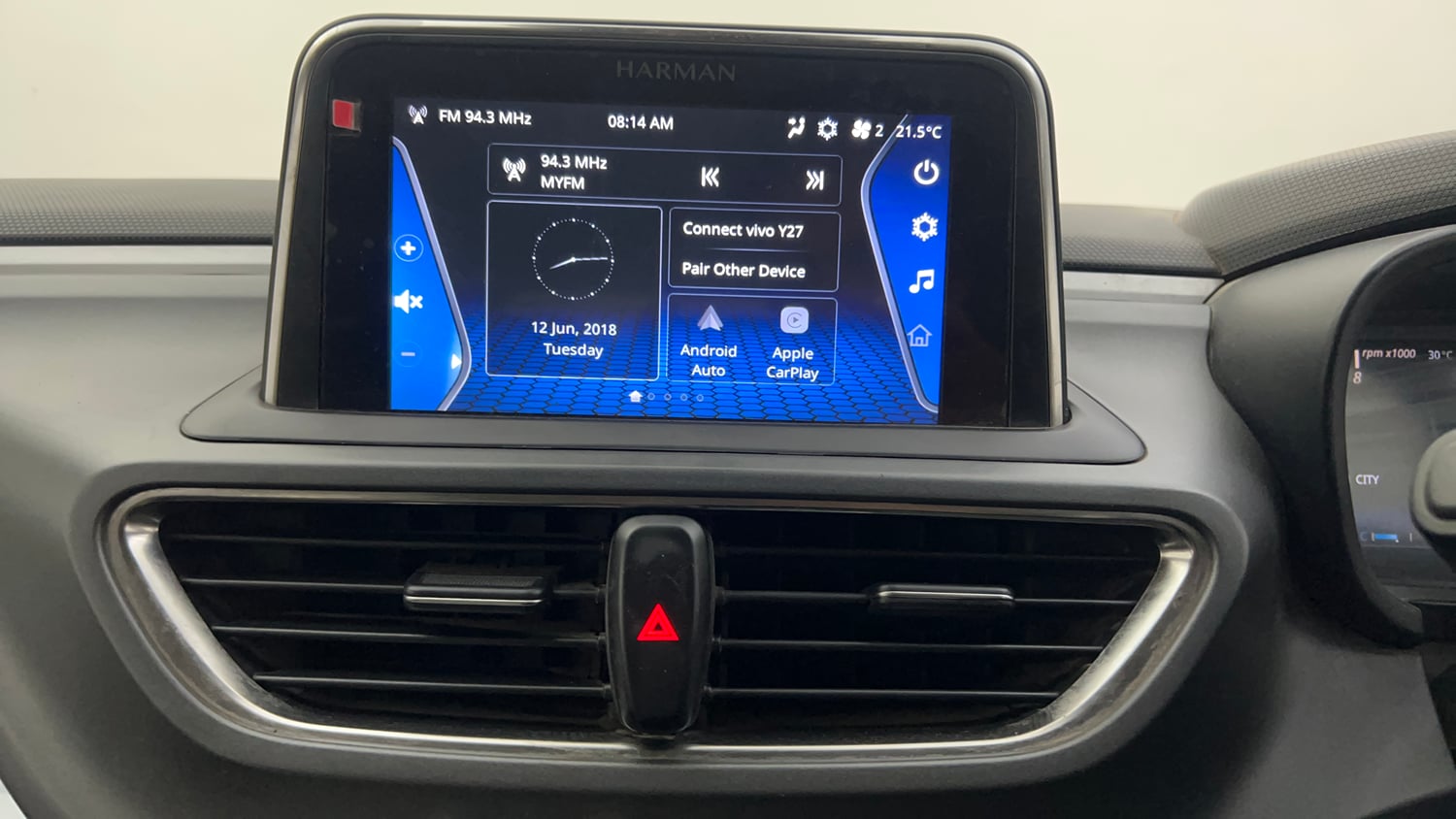 Used 2022 Tata Altroz XZ Plus Petrol+CNG (Outside Fitted) Cng Manual top_features Integrated (in-dash) music system