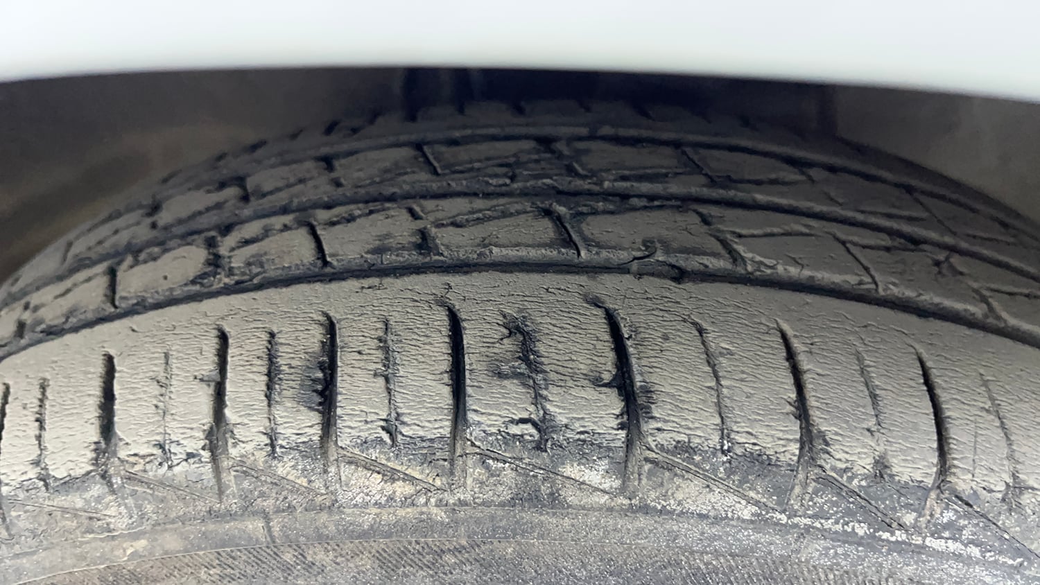 Used 2022 Maruti Suzuki Alto 800 LXi (O) Petrol Manual tyres LEFT FRONT TYRE TREAD VIEW