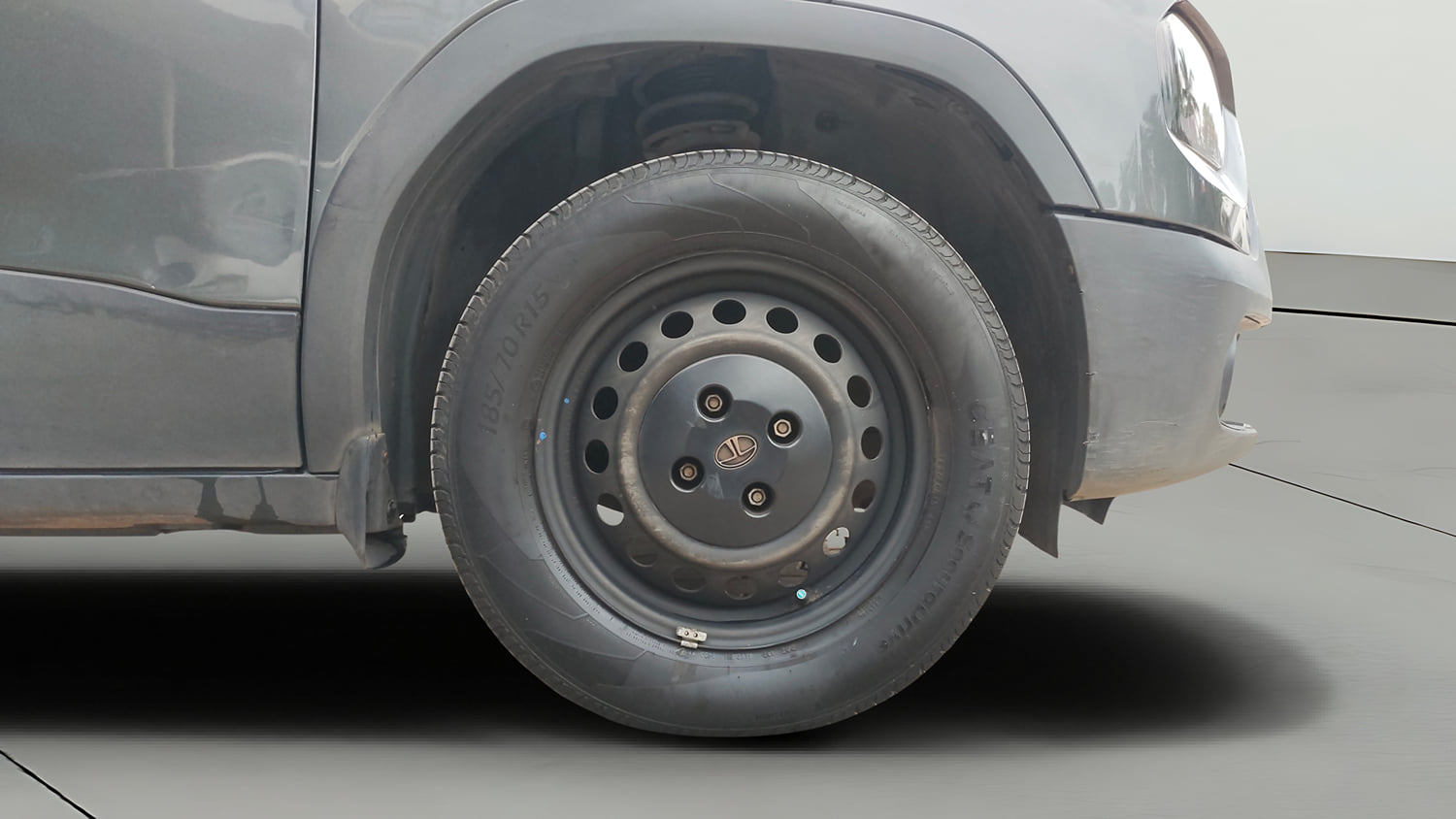 Used 2023 Tata Punch Pure MT Petrol Manual tyres RIGHT FRONT TYRE RIM VIEW