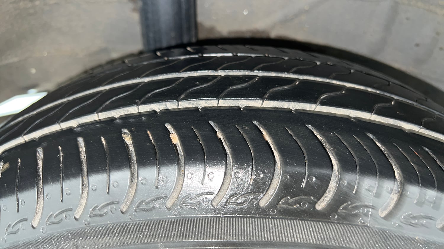 Used 2024 honda Amaze 2nd Generation VX 1.2 Petrol MT Petrol Manual tyres RIGHT REAR TYRE TREAD VIEW