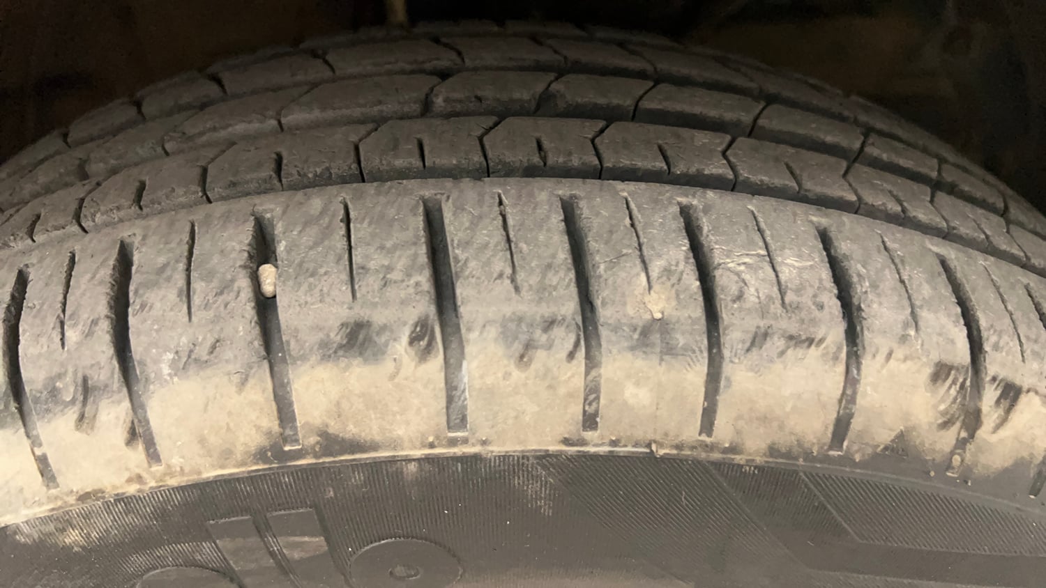 Used 2025 Maruti Suzuki Baleno Delta AGS Petrol Automatic tyres RIGHT FRONT TYRE TREAD VIEW