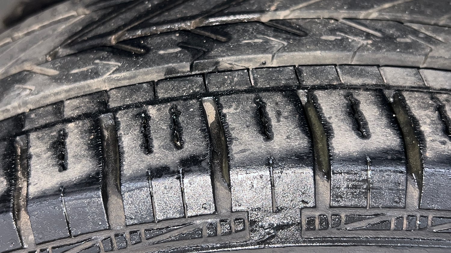 Used 2016 Hyundai Grand i10 Asta 1.2 Kappa VTVT Petrol Manual tyres LEFT REAR TYRE TREAD VIEW