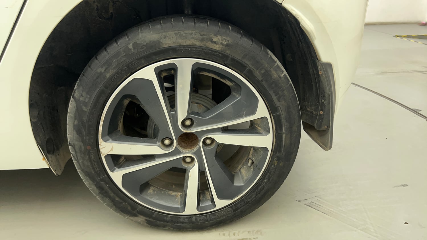 Used 2022 Tata Altroz XZ Plus Petrol+CNG (Outside Fitted) Cng Manual tyres LEFT REAR TYRE RIM VIEW
