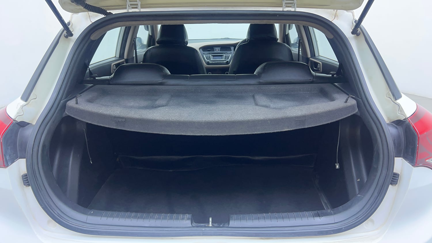 Used 2015 Hyundai Elite i20 Sportz 1.2 Petrol Manual interior DICKY INSIDE VIEW