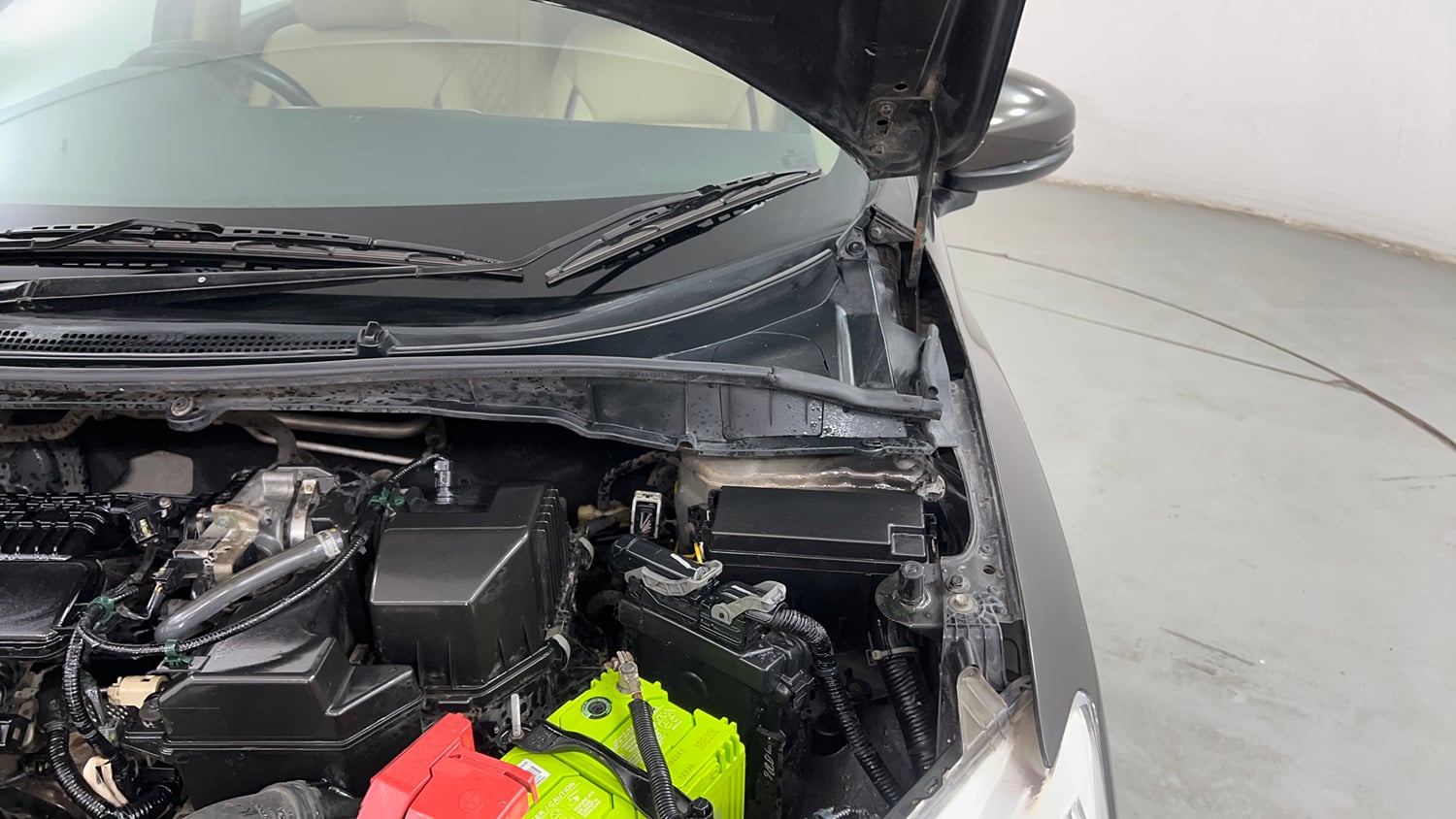 Used 2014 Honda City VX CVT Petrol Automatic engine ENGINE LEFT SIDE HINGE & APRON VIEW