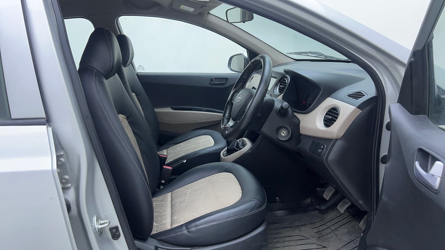 Used 2017 Hyundai Grand i10 Sportz 1.2 Kappa VTVT Petrol Manual interior RIGHT SIDE FRONT DOOR CABIN VIEW