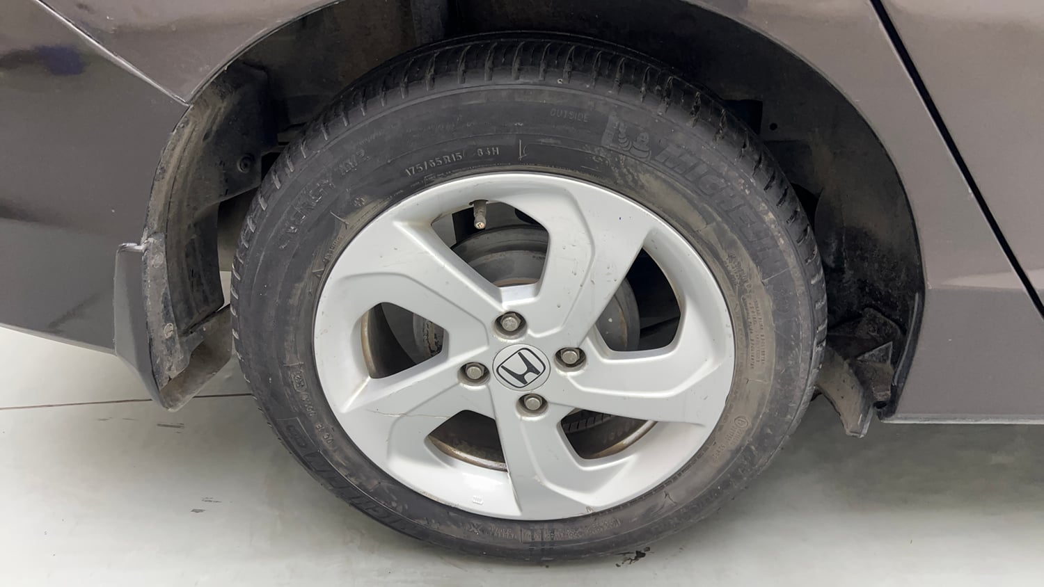 Used 2015 Honda City VX CVT Petrol Automatic tyres RIGHT REAR TYRE RIM VIEW